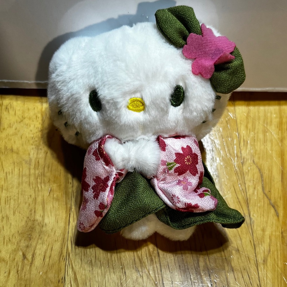 Sanrio Small Hello Kitty Plush White Pink Sakura Kimono Floral Japanese Style